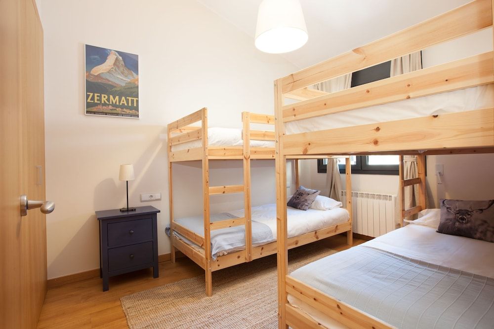 Tarter Mountain Suites Superior Two Bedroom Apartment with Fireplace - 9 adults (5 minutes walking to ski area)