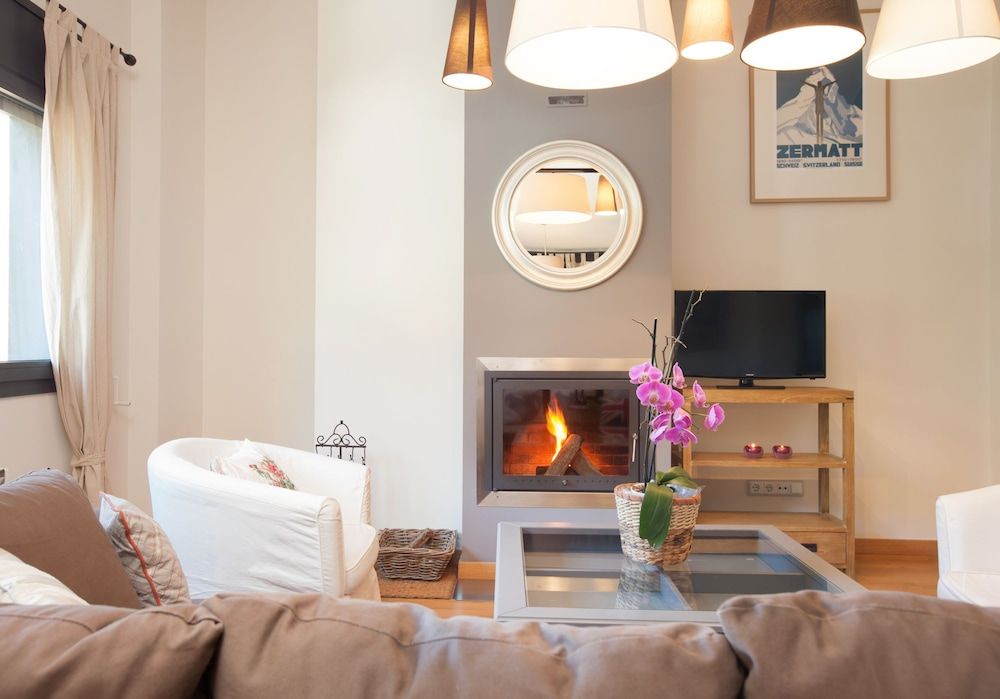 Tarter Mountain Suites Superior Two Bedroom Apartment with Fireplace - 9 adults (5 minutes walking to ski area) 8