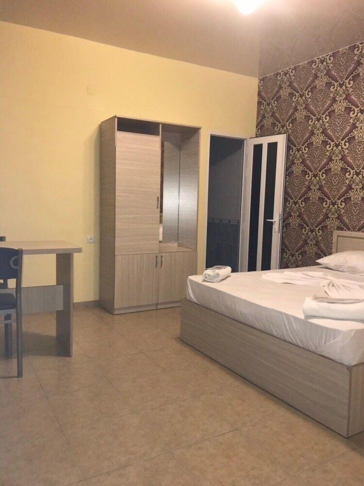Family Room, 2 Bedrooms