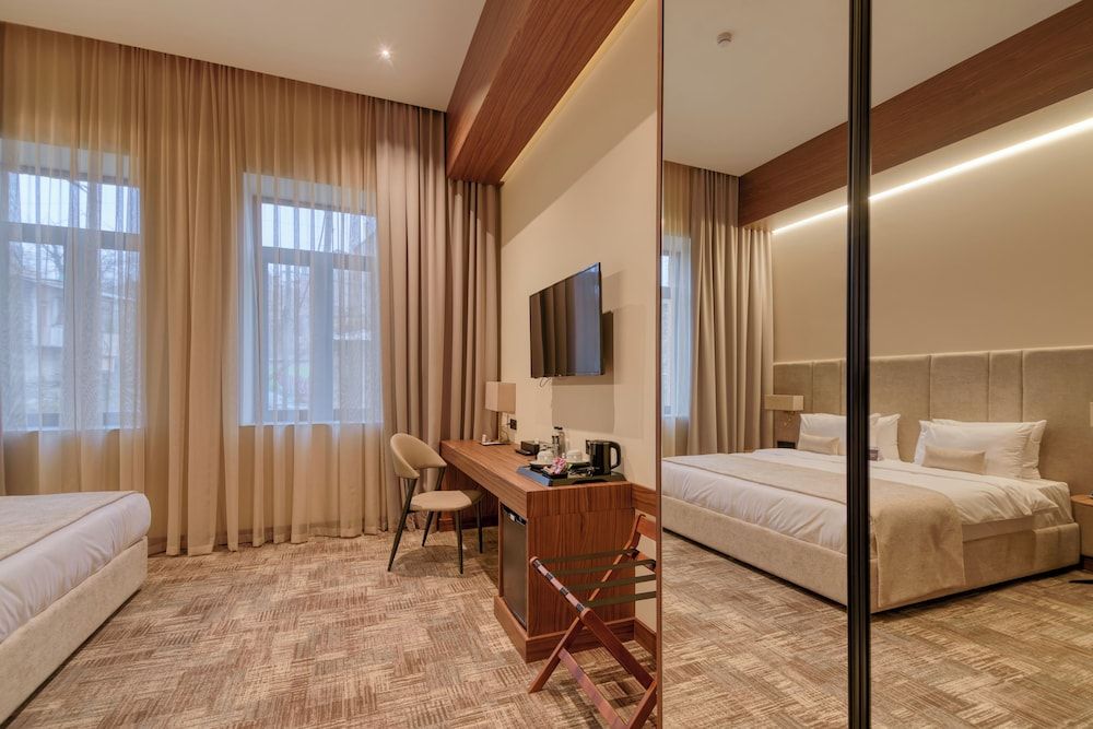 Hayasa Hotel Yerevan Deluxe Room 4