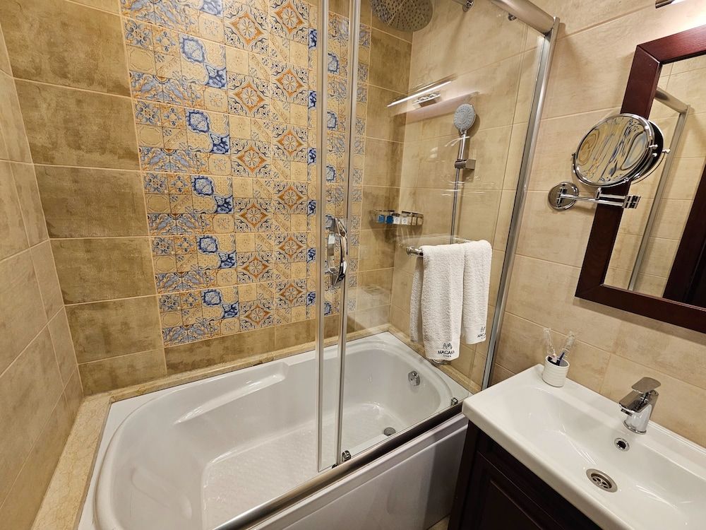 Macara Sheki City Hotel Standard Double Room 8