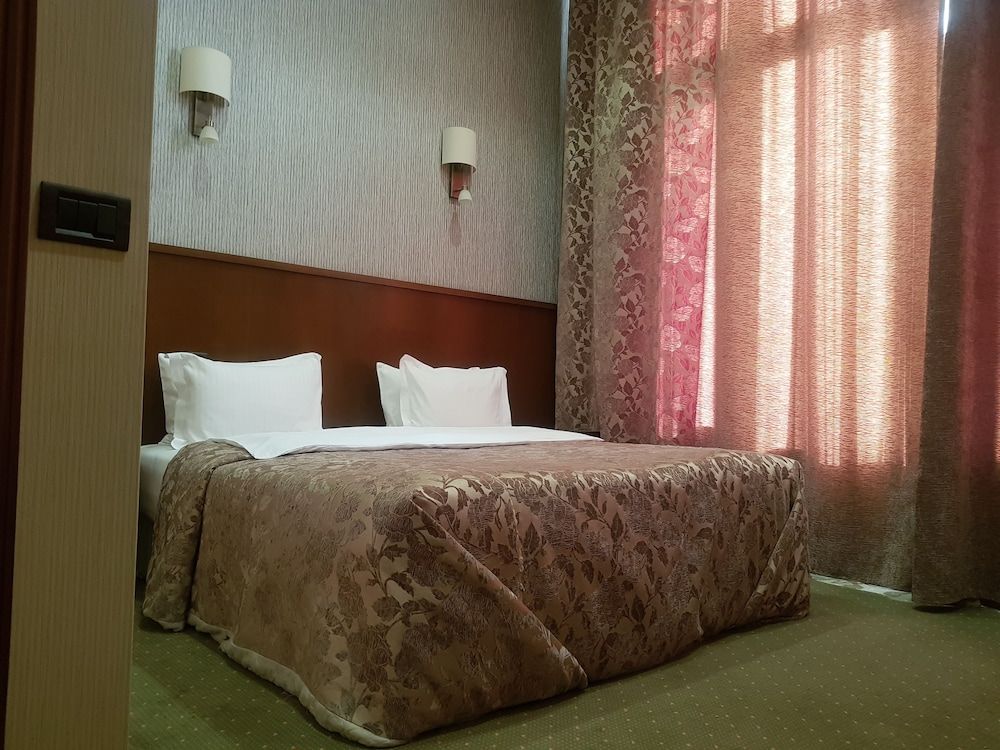 AYF Palace Economy Room