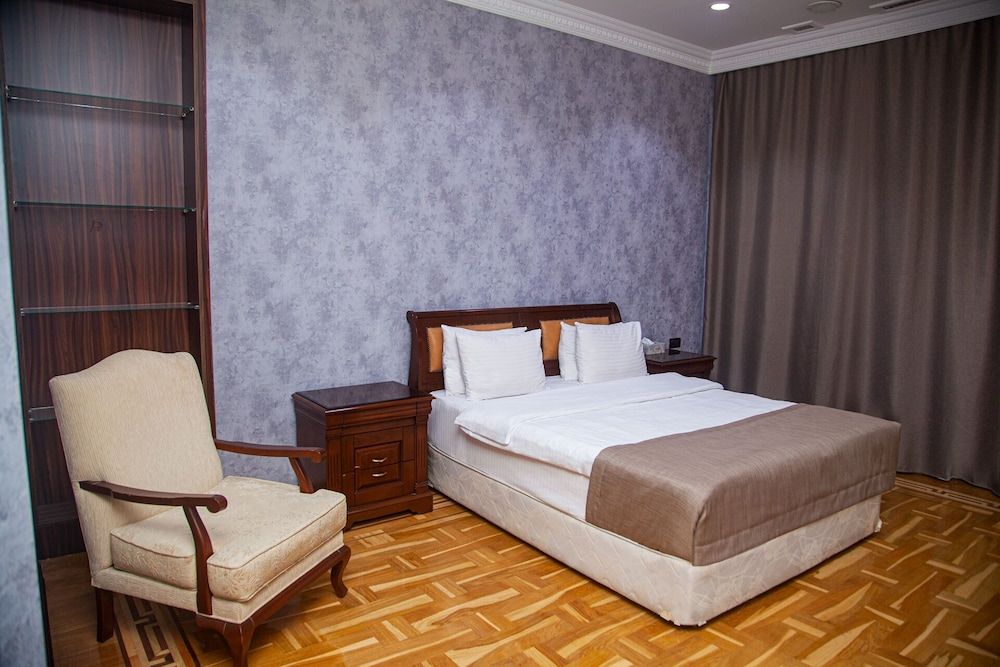 undefined AYF Palace 9