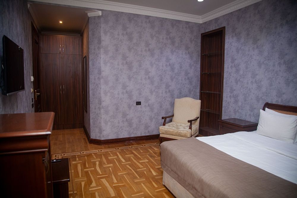 undefined AYF Palace 10