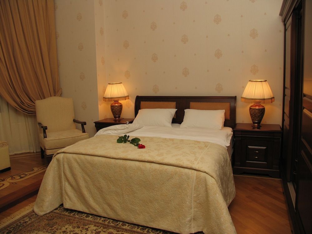 undefined AYF Palace 8