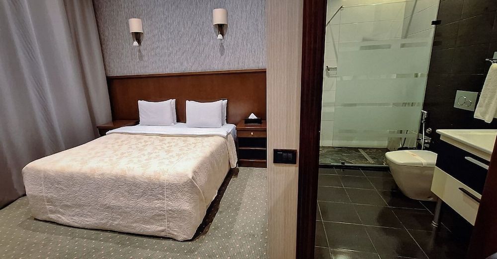 AYF Palace Economy Room 4