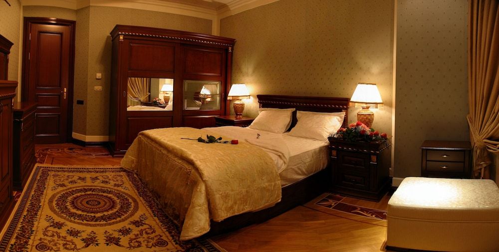 undefined AYF Palace 2