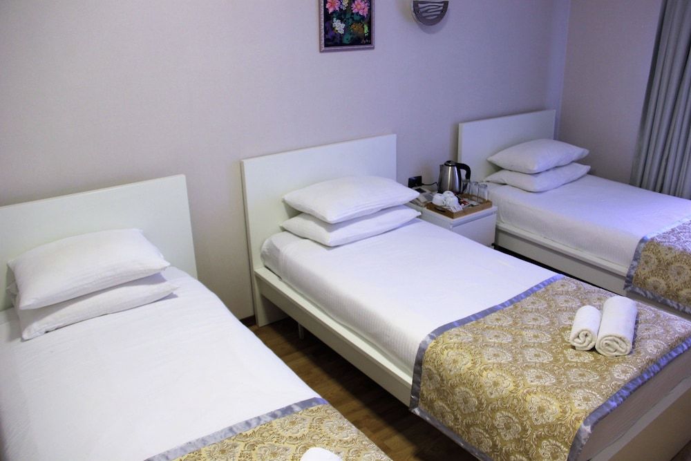 All Stars Hotel Standard Triple Room, 3 Twin Beds, City View 5