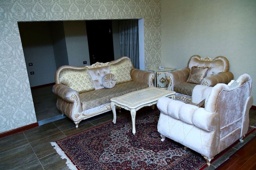 Golden Shine Hotel Royal Suite 2