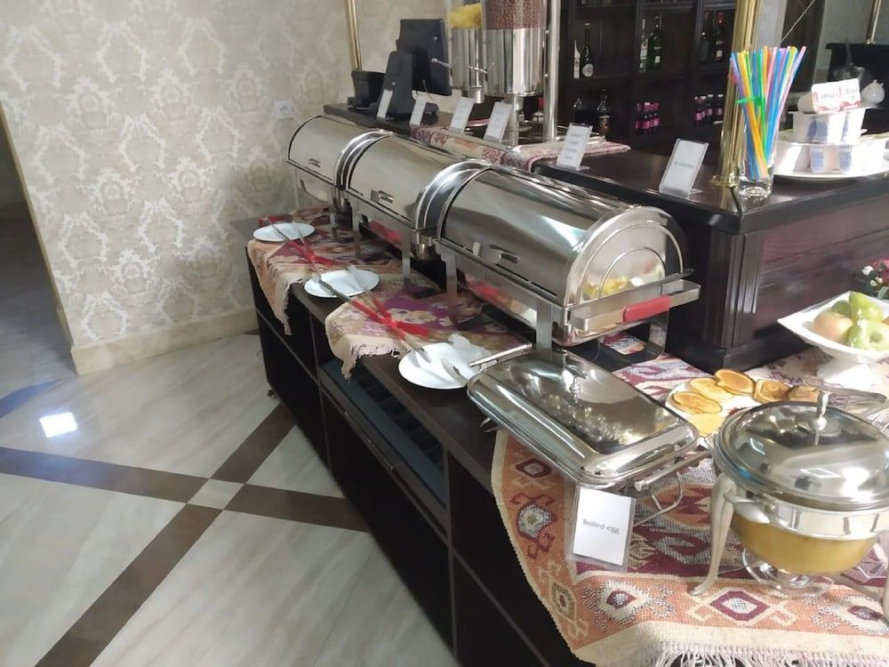 undefined Rose Inn Hotel Baku 4