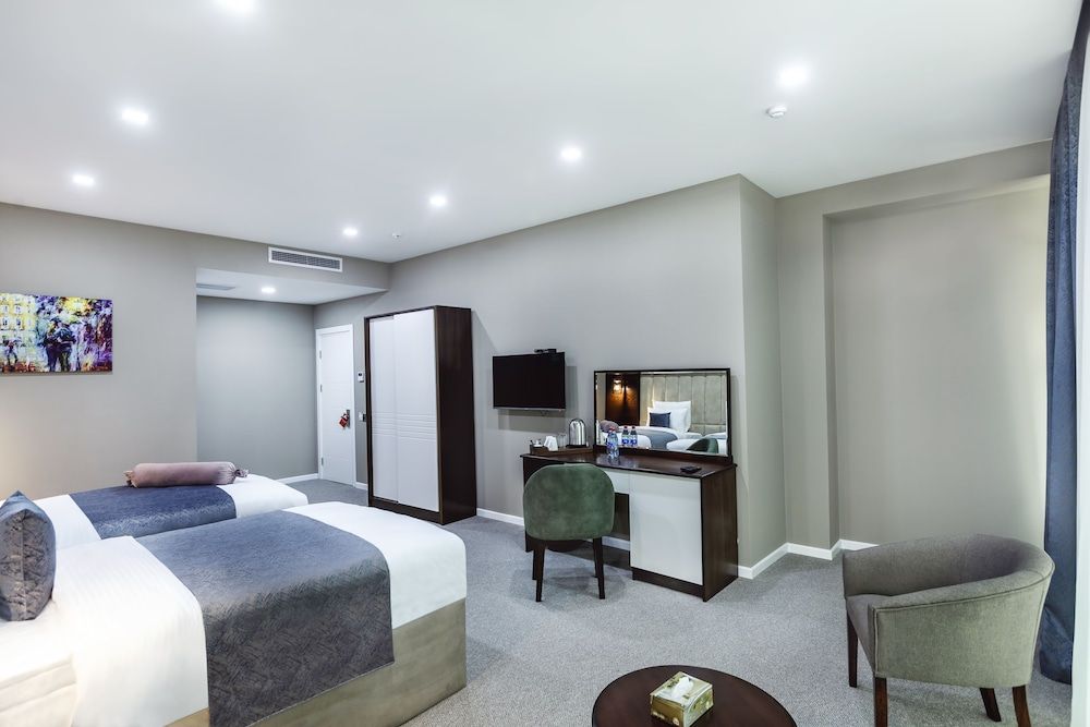 Parallel Hotel Standard Double or Twin Room, Multiple Beds 2