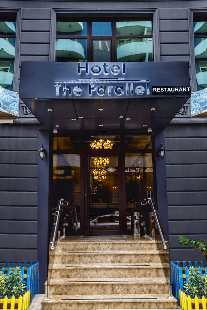 Parallel Hotel