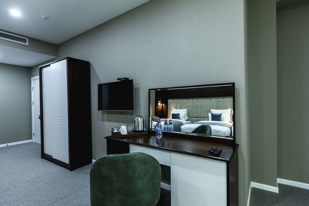 Parallel Hotel Standard Double or Twin Room, Multiple Beds 8