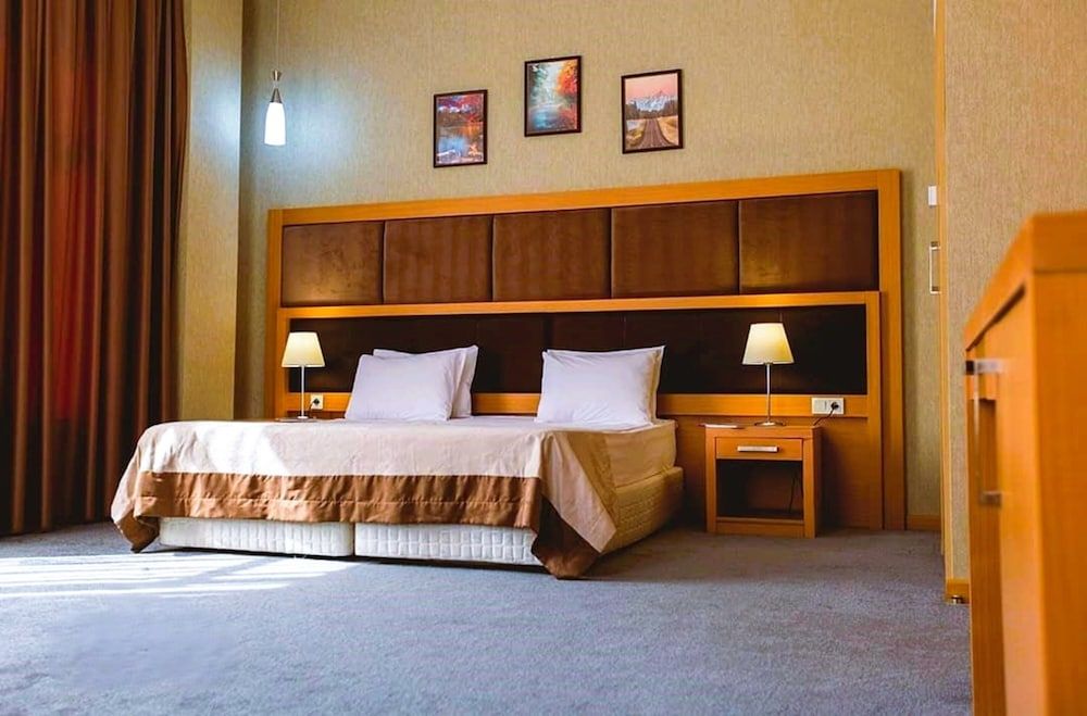 GM City Hotel Double or Twin Room, Pool Access, City View 5