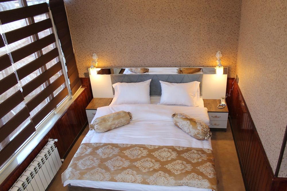 East House Hotel Luxury Room 17