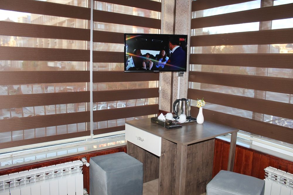 East House Hotel Luxury Room 7