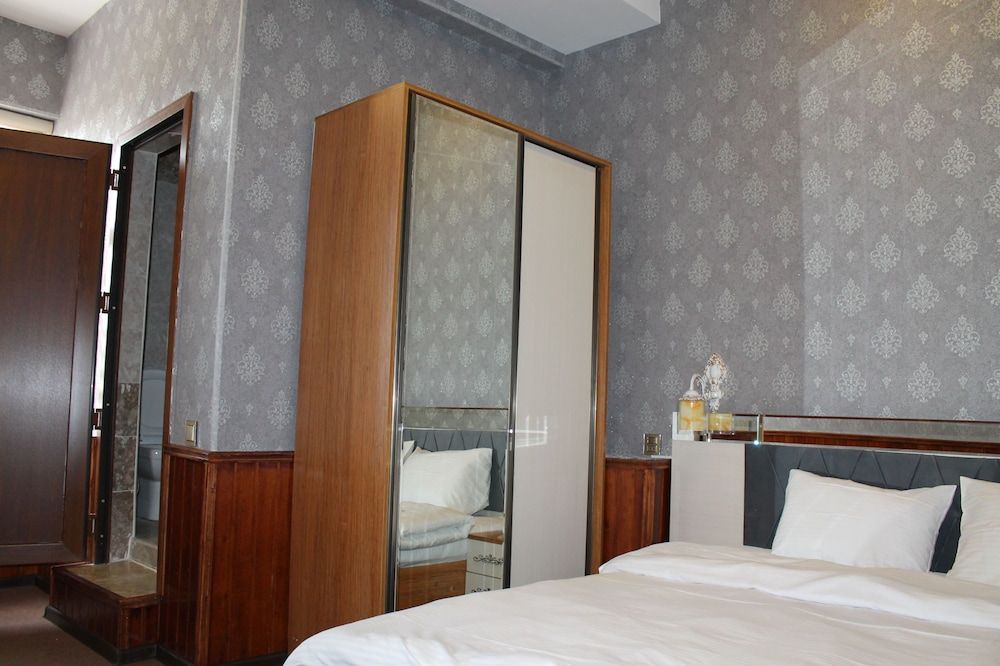 East House Hotel Luxury Room 9
