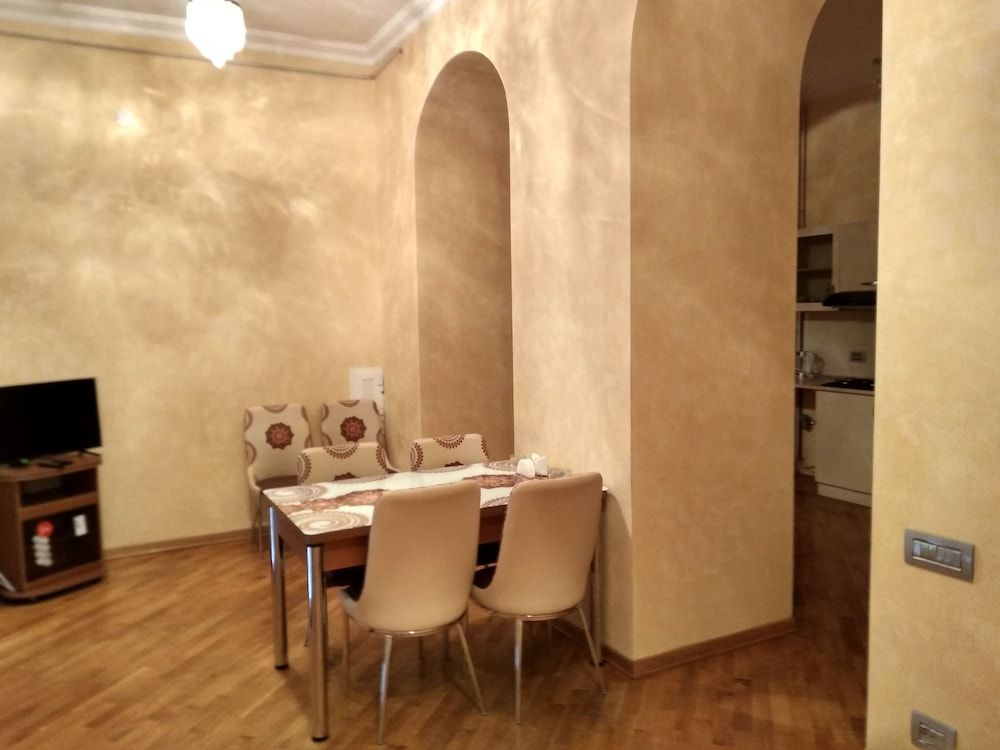 Amadeo Apartments Deluxe Apartment, 3 Bedrooms (Second Floor) 8