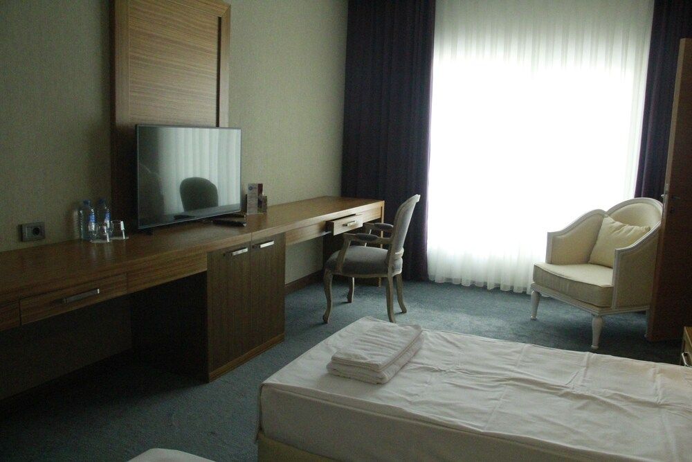 Standard Quadruple Room, Smoking, City View