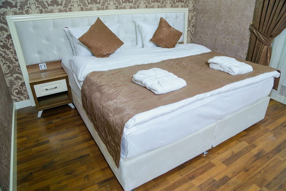 Villa Inn Hotel Basic Double Room, 1 King Bed 2