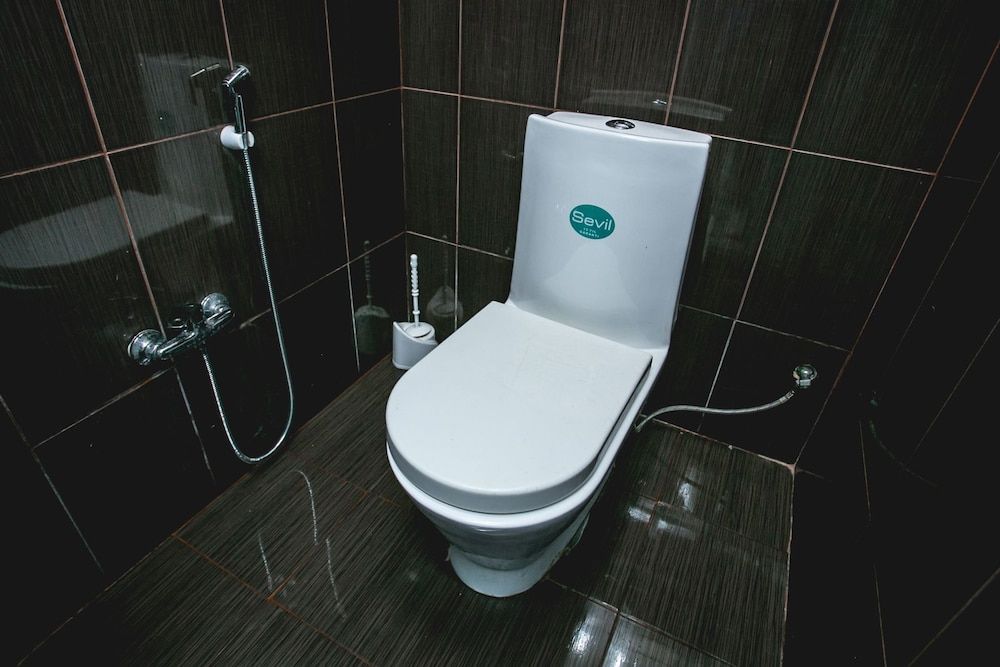 Sherlock Holmes Hostel Baku Shared Dormitory, Men only (8 guests) 9