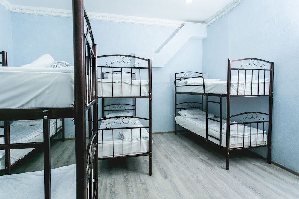 Sherlock Holmes Hostel Baku Shared Dormitory, Men only (8 guests) 4