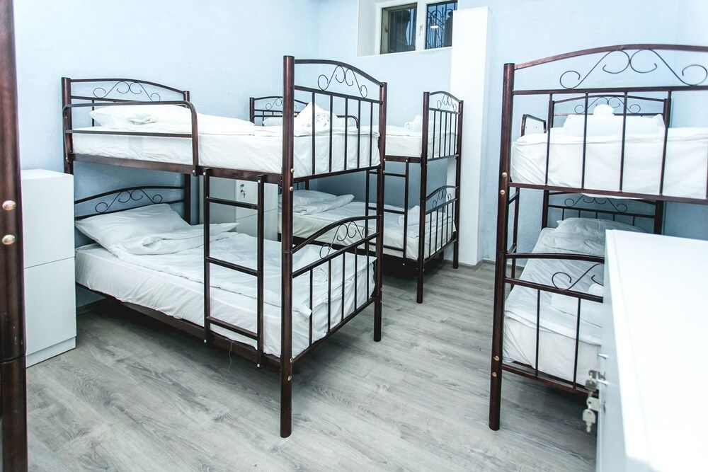 Sherlock Holmes Hostel Baku Shared Dormitory, Men only (10 guests) 2