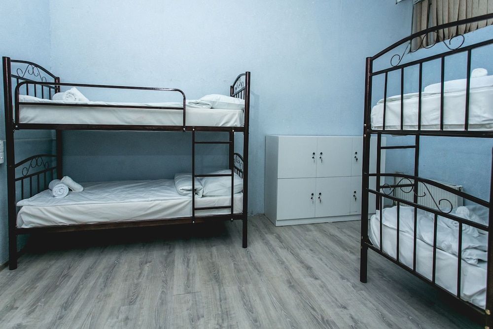 Sherlock Holmes Hostel Baku Shared Dormitory, Men only (8 guests) 5