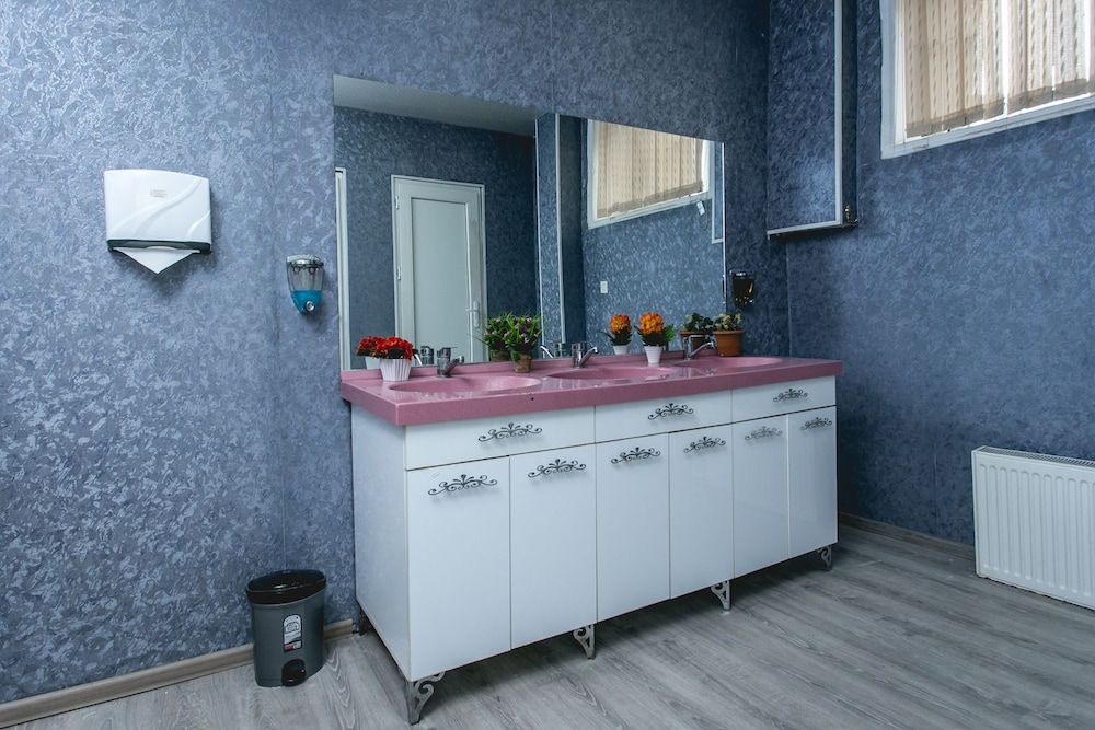 Sherlock Holmes Hostel Baku Shared Dormitory, Women only (10 guests) 10