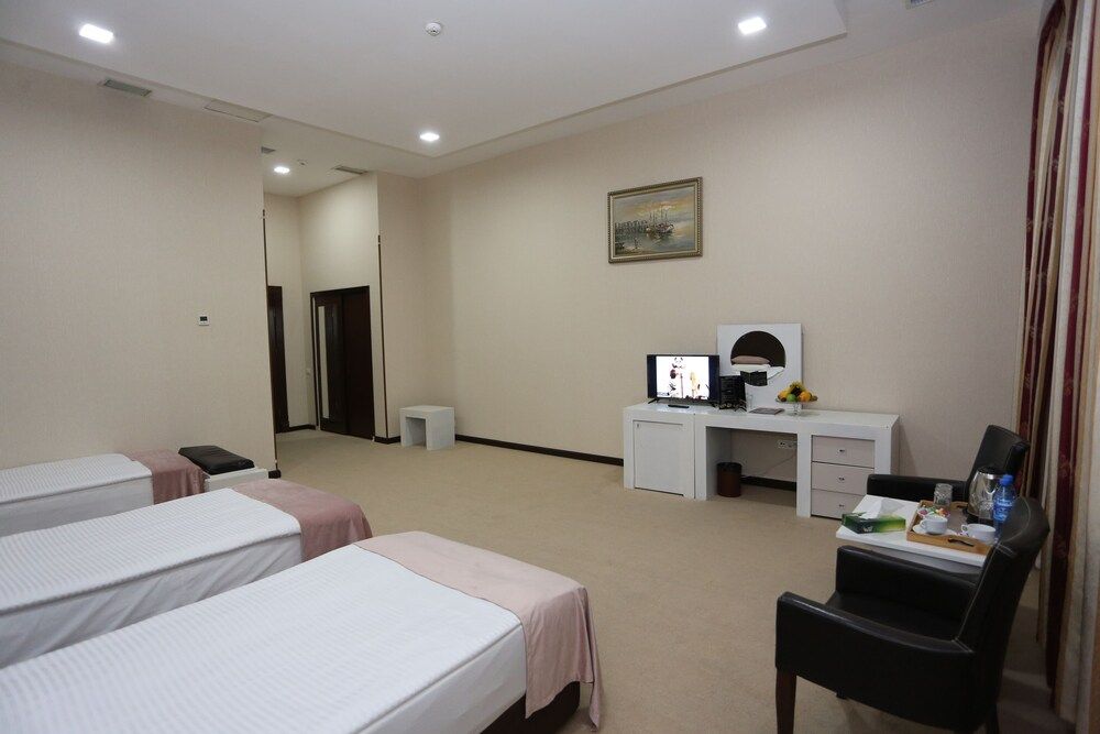 Ambassador Hotel Superior Triple Room 3