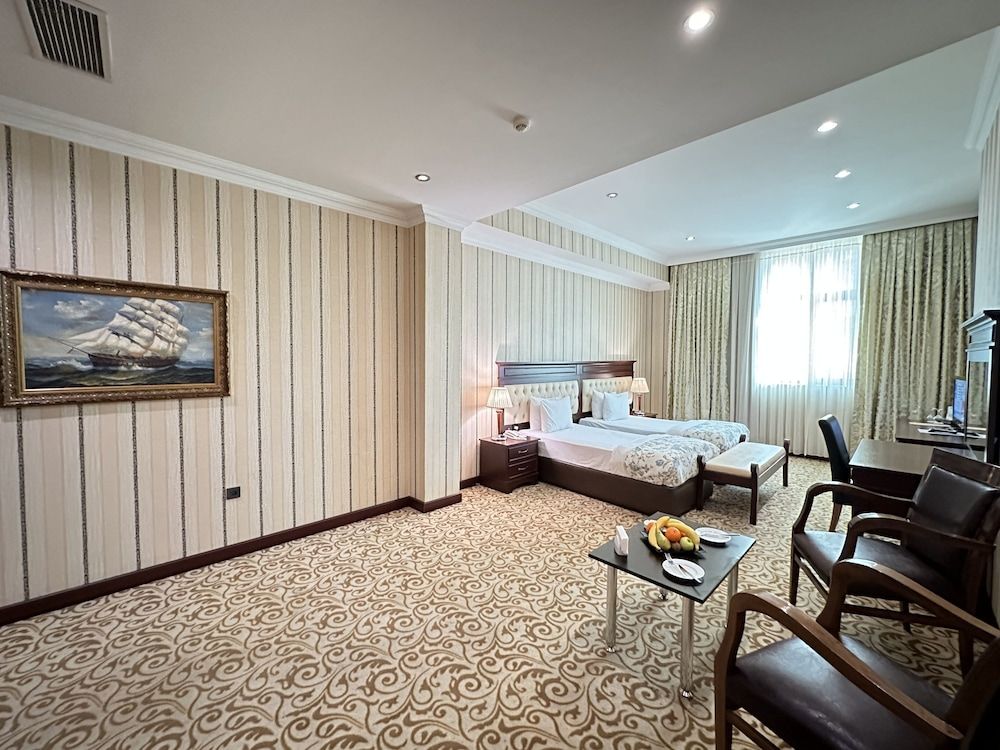 Modern Hotel - Baku Superior Double or Twin Room, City View 3