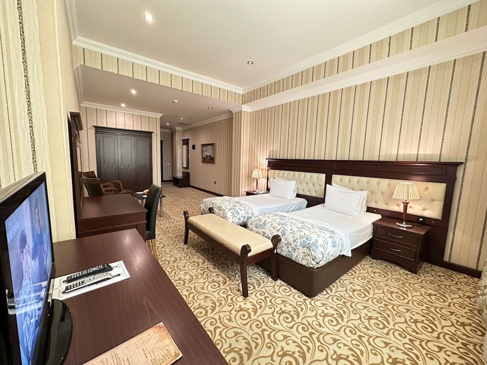 Modern Hotel - Baku Superior Double or Twin Room, City View 8