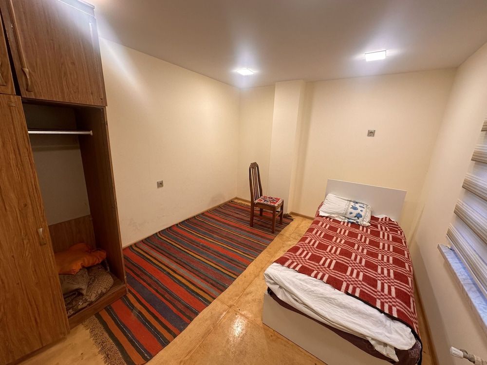 Rova Hotel/Hostel Basic Double or Twin Room 4