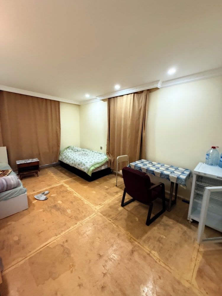 Rova Hotel/Hostel Basic Double or Twin Room 35