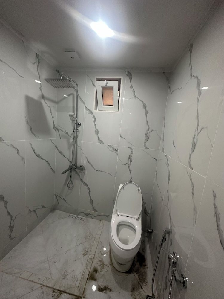 Rova Hotel/Hostel Basic Double or Twin Room 44