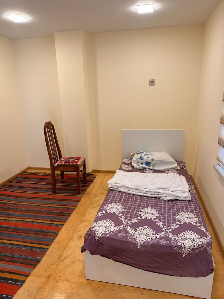 Rova Hotel/Hostel Basic Double or Twin Room 11