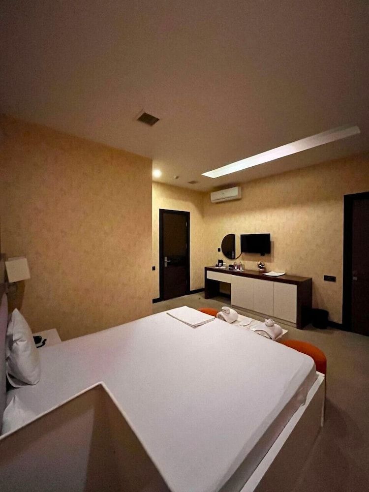 Hillmond Hotel Baku Standard Double Room 4