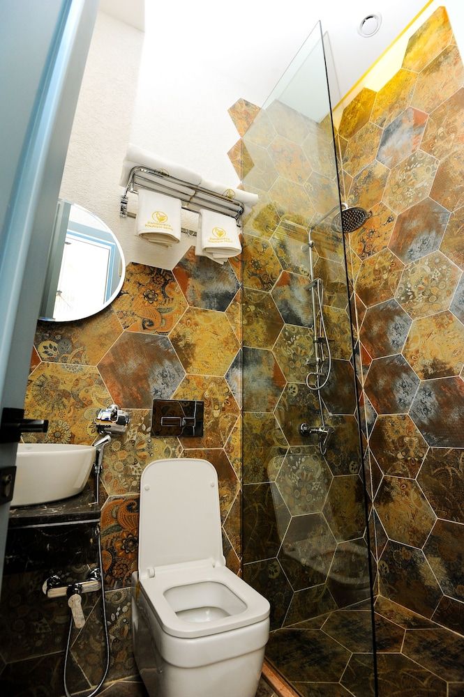 Renaissance Boutique Hotel Comfort Triple Room 4