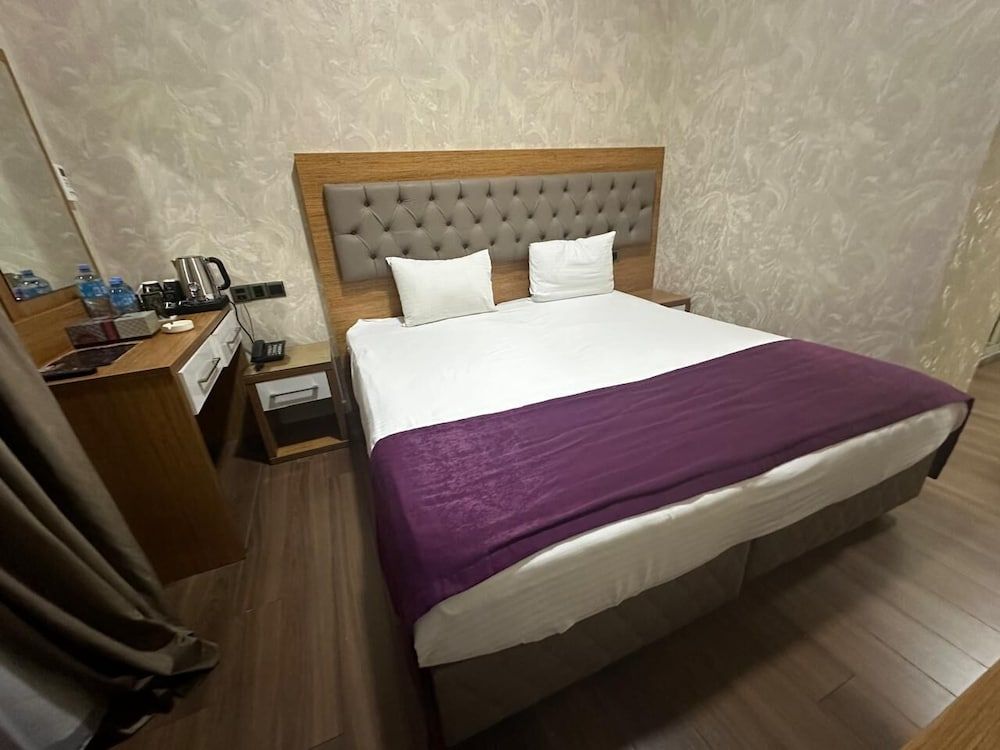 Empire Hotel Economy Room