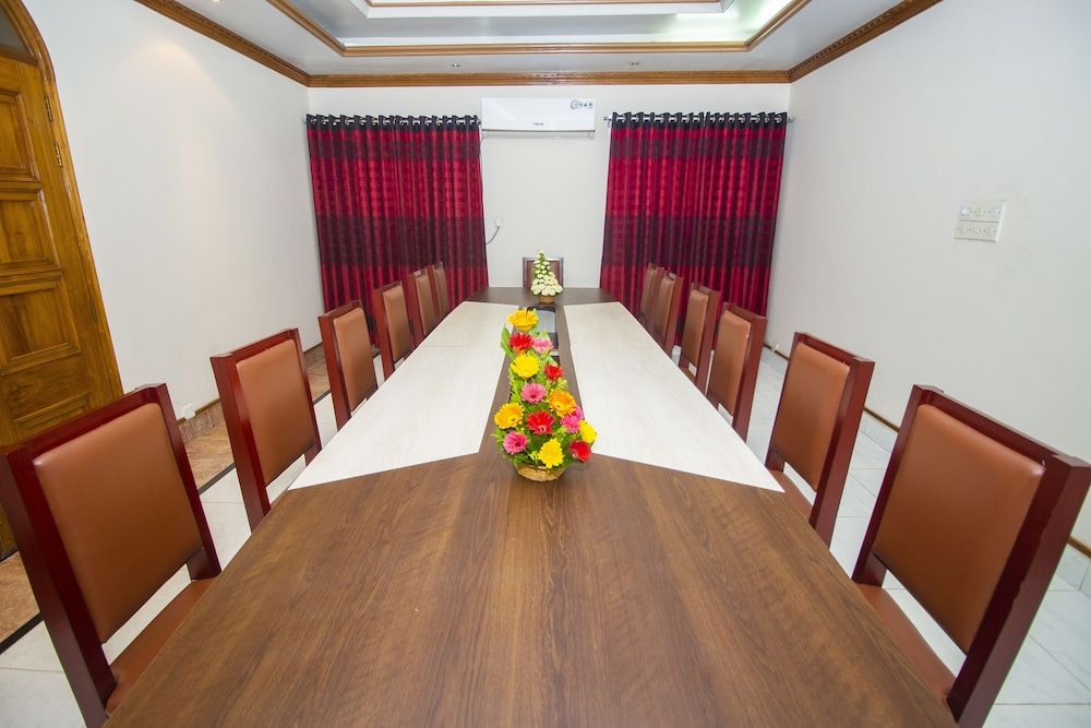 undefined Hotel Suite Palace 10