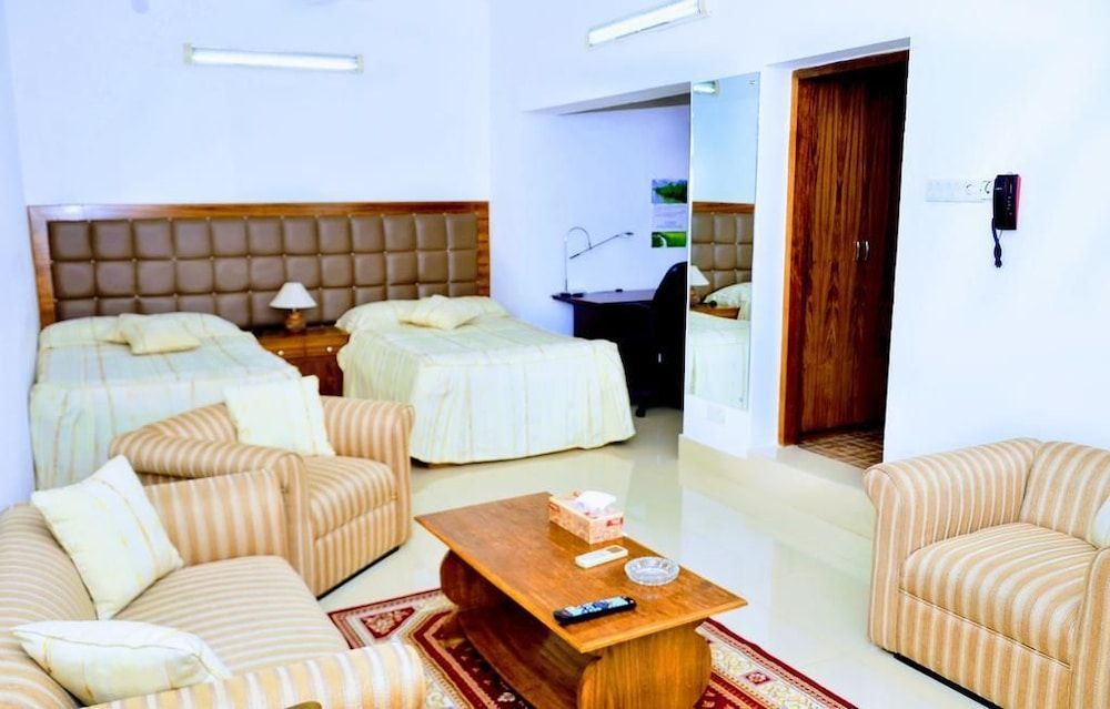 undefined Hotel Le Chateau 4