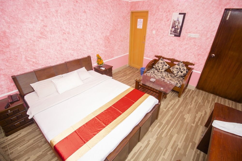 undefined Luminous The Residence 6