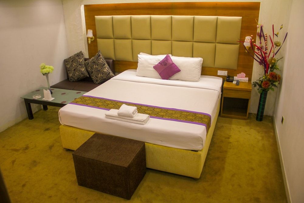 undefined Grand Plaza Hotel 4