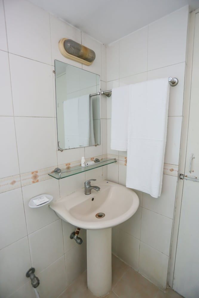 Hotel Istana Ltd Deluxe Twin Room 6