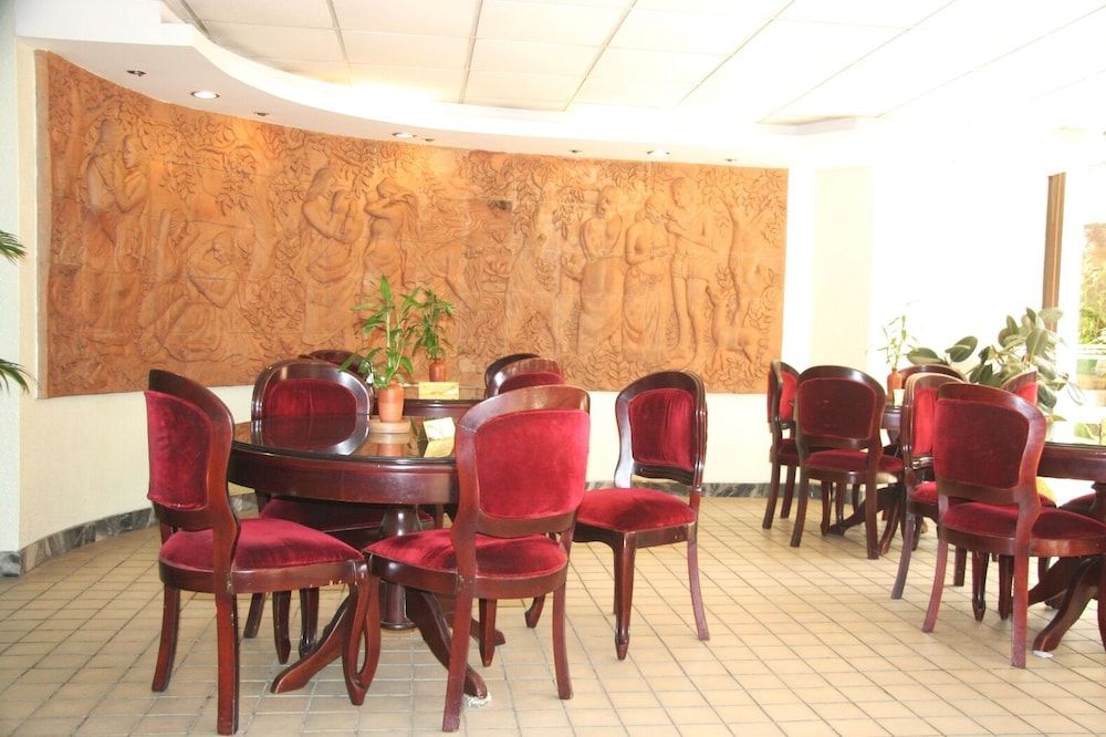 undefined White House Hotel