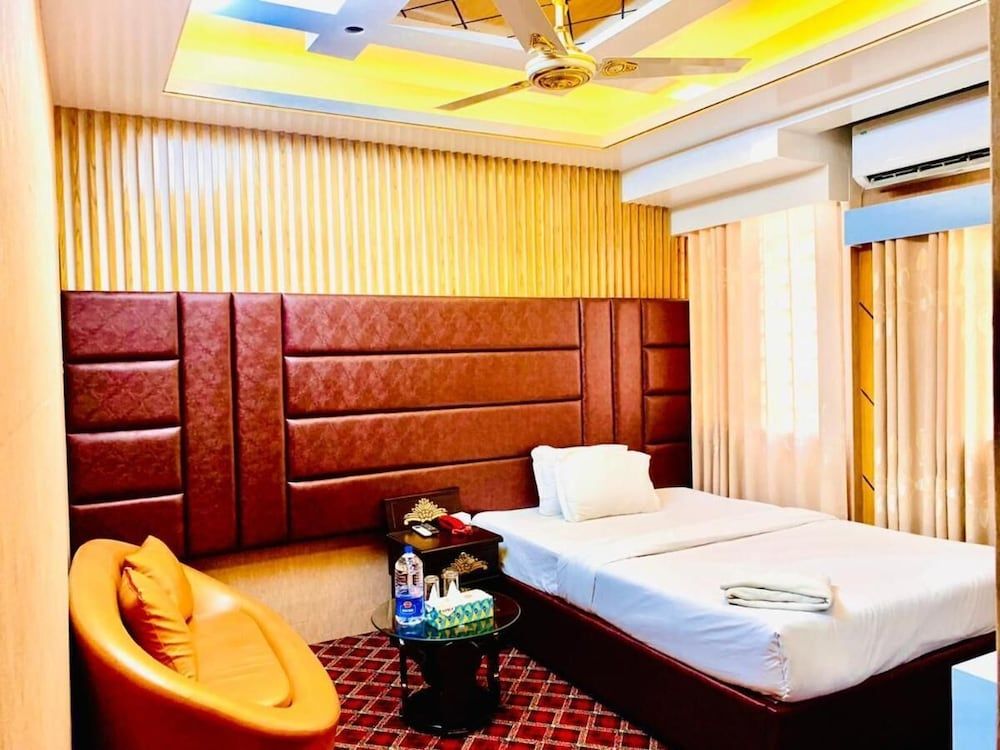 undefined Hotel Blue Bird 3