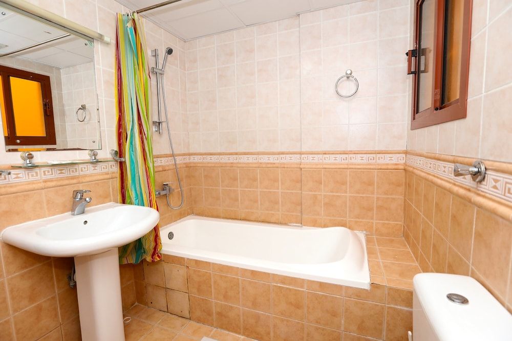 OYO 117 Al Jabriya Suites Apartment, 2 Bedrooms 10