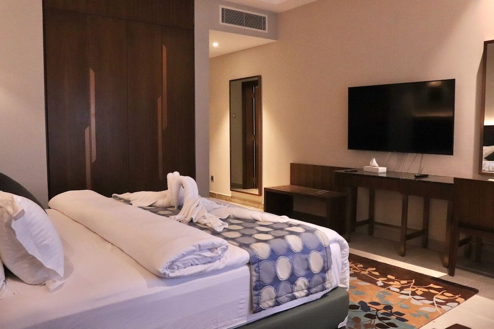 The Seven Hotel Deluxe Studio, 1 King Bed, City View 2