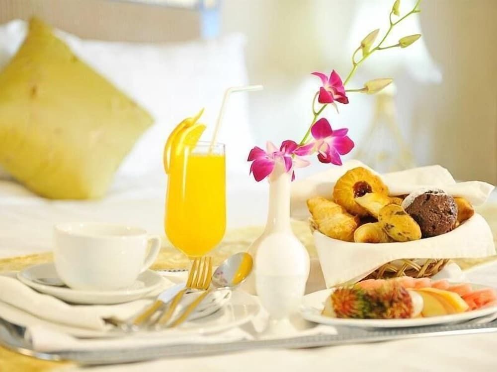 undefined Al Safir Hotel & Tower 9