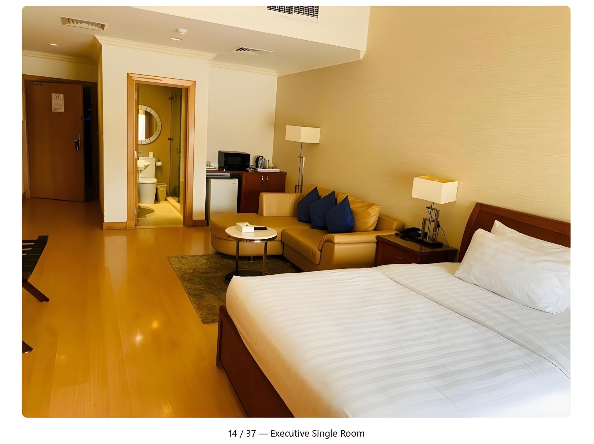 undefined Al Safir Hotel & Tower 10